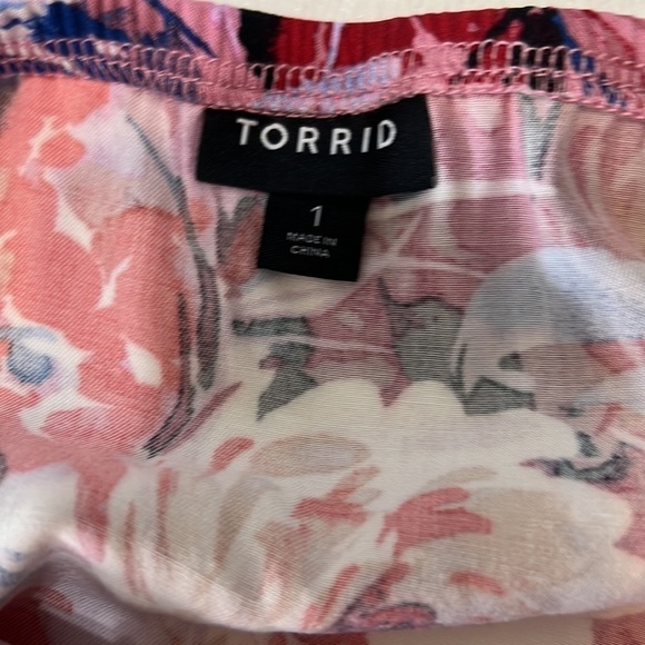 Torrid Blush Pink Fit & Floral Challis Stretch Camisole Top Sz 1 - Picture 4 of 9
